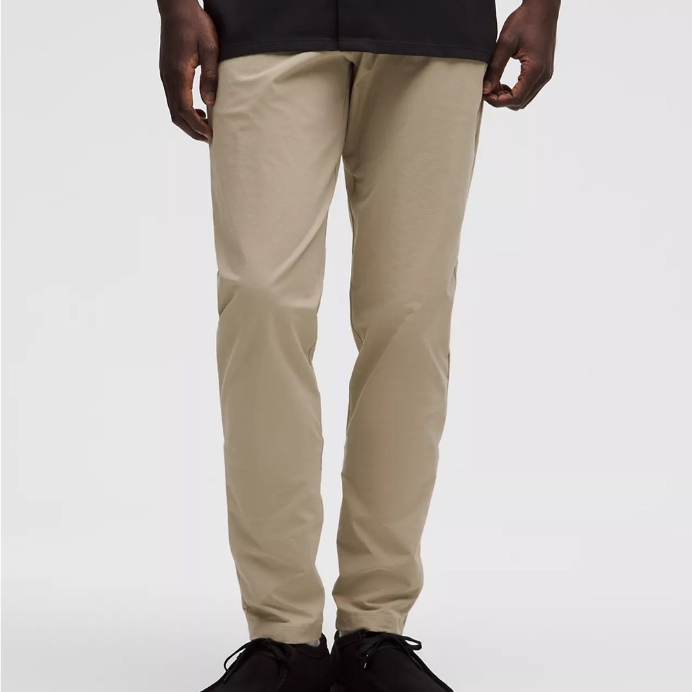 Lululemon ABC Slim-Fit Trouser 32L
Stretch Cotton VersaTwill
Men's Tan Pants